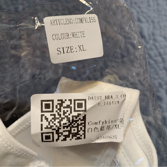 2 daisy bras , XL , snap in front ,unopened package cotton no wires - Picture 3 of 4